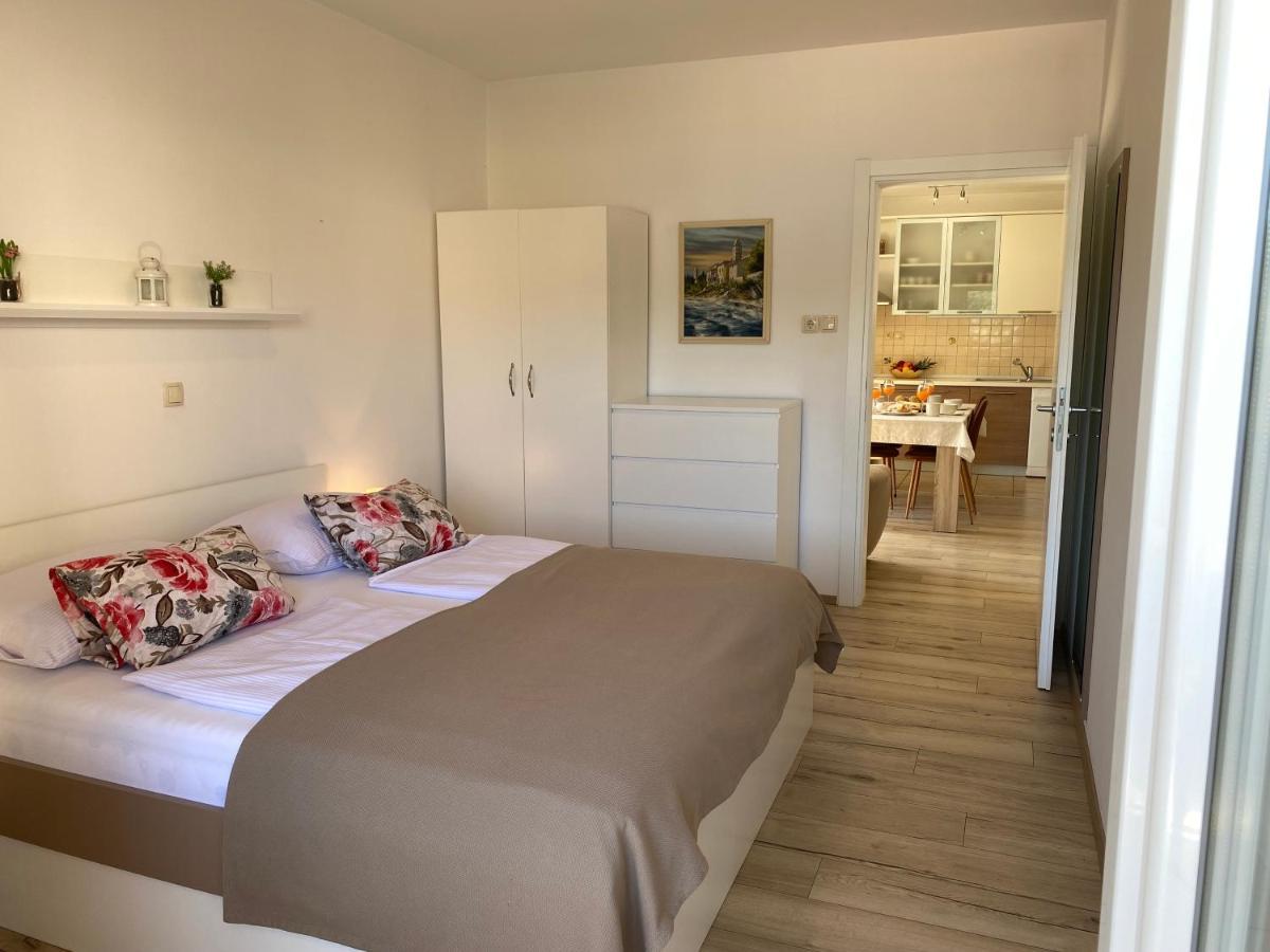 Apartments Poljak Supetarska Draga Extérieur photo
