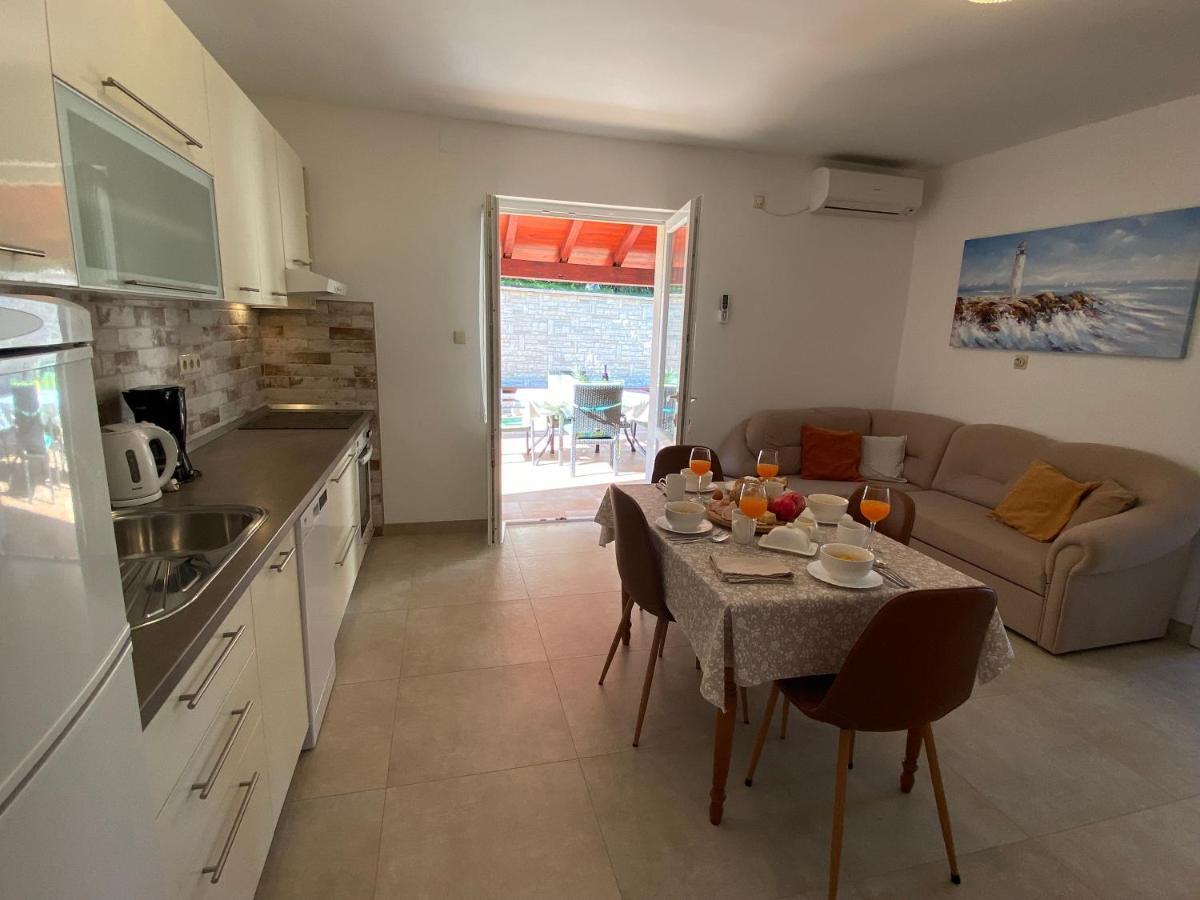 Apartments Poljak Supetarska Draga Extérieur photo